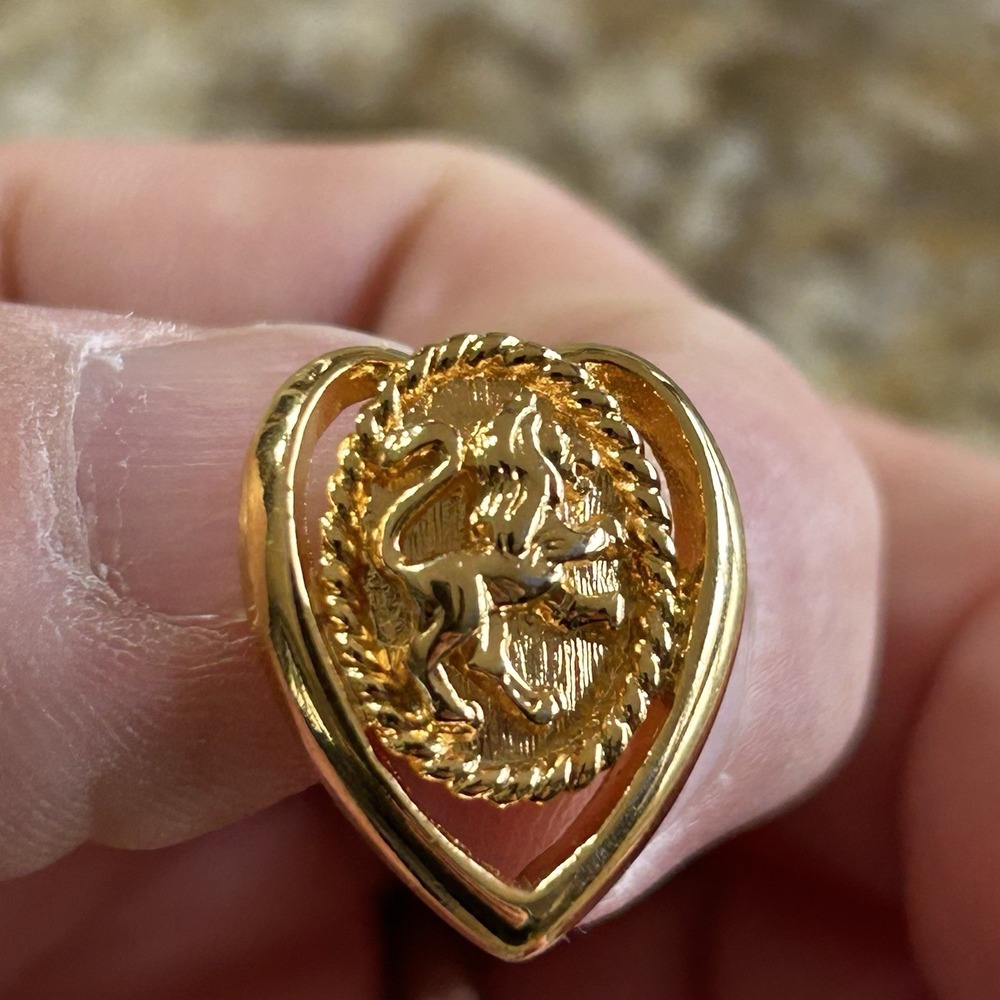 Vintage Gold Pegasus Heart Earrings Mythical Winged Horse Studs rope-style - Picture 4 of 5